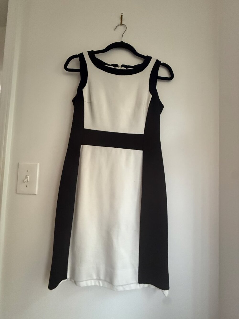 Donna Degnan B&W Colorblock Sheath Dress Sz 4 Career Cocktail